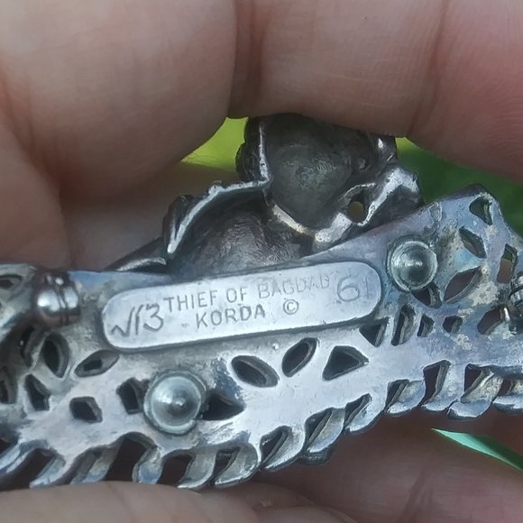 Vintage Alexander Korda 1940s Thief of Bagdad Magic Flying Carpet Pin - Picture 11 of 16